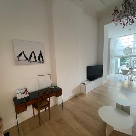 Apartment In Trendy Chatelain Center Brussels Area Little Garden Internet Wifi Bagian luar foto