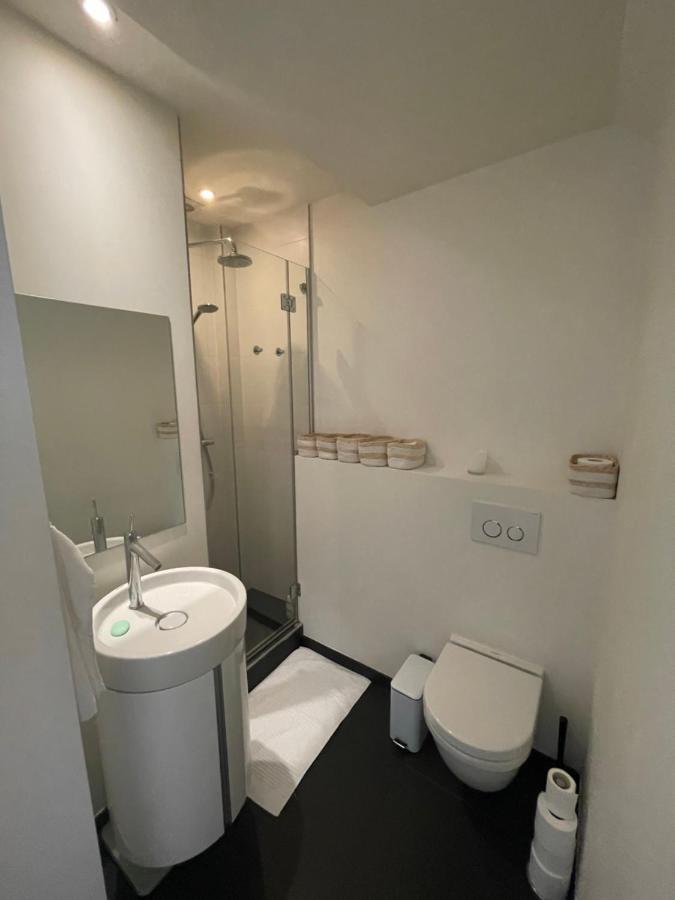 Apartment In Trendy Chatelain Center Brussels Area Little Garden Internet Wifi Bagian luar foto