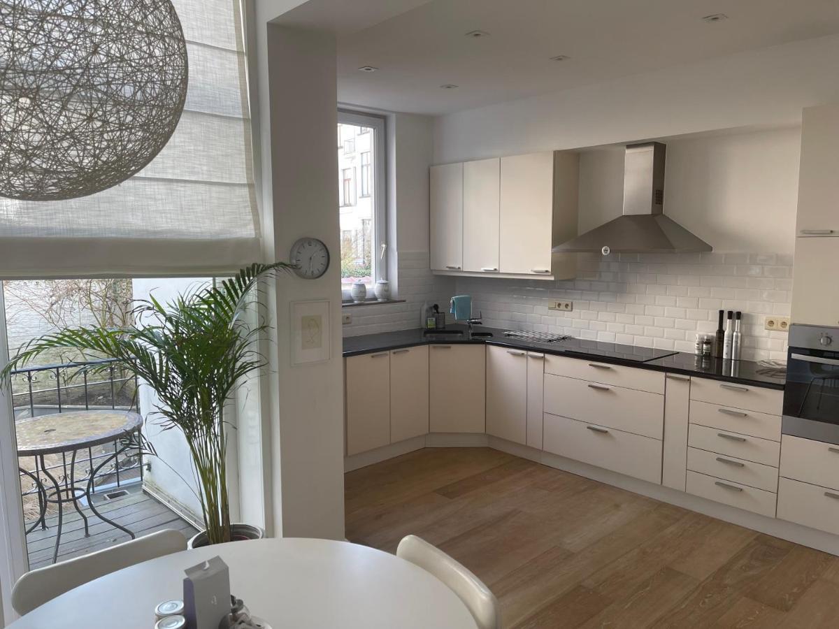 Apartment In Trendy Chatelain Center Brussels Area Little Garden Internet Wifi Bagian luar foto